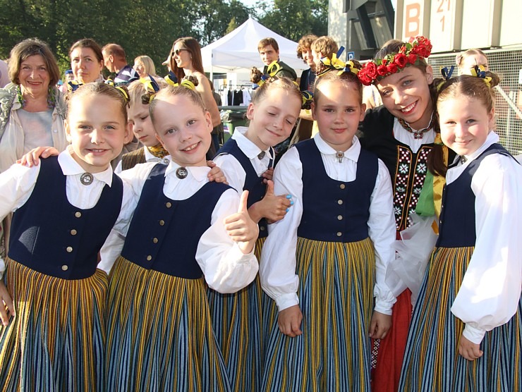 Foto mirkļi no deju lielkoncerta «Es atvēru Laimas dārzu» - XIII Latvijas Skolu jaunatnes dziesmu un deju svētki Foto mirkļi no deju lielkoncerta «Es atvēru Laimas dārzu» - XIII Latvijas Skolu jaunatnes dziesmu un deju svētki 373600