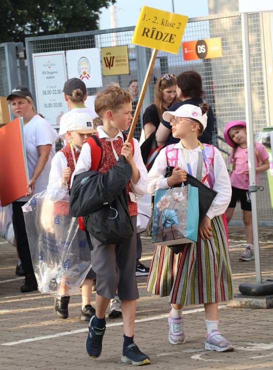 Foto mirkļi no deju lielkoncerta «Es atvēru Laimas dārzu» - XIII Latvijas Skolu jaunatnes dziesmu un deju svētki Foto mirkļi no deju lielkoncerta «Es atvēru Laimas dārzu» - XIII Latvijas Skolu jaunatnes dziesmu un deju svētki 373604