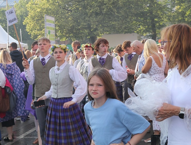 Foto mirkļi no deju lielkoncerta «Es atvēru Laimas dārzu» - XIII Latvijas Skolu jaunatnes dziesmu un deju svētki Foto mirkļi no deju lielkoncerta «Es atvēru Laimas dārzu» - XIII Latvijas Skolu jaunatnes dziesmu un deju svētki 373605
