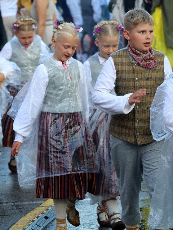 Foto mirkļi no deju lielkoncerta «Es atvēru Laimas dārzu» - XIII Latvijas Skolu jaunatnes dziesmu un deju svētki Foto mirkļi no deju lielkoncerta «Es atvēru Laimas dārzu» - XIII Latvijas Skolu jaunatnes dziesmu un deju svētki 373607