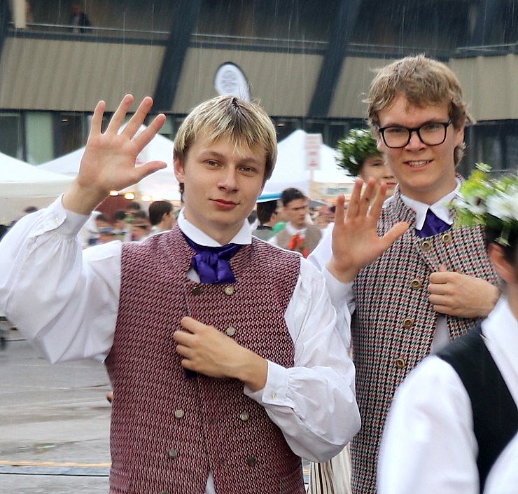 Foto mirkļi no deju lielkoncerta «Es atvēru Laimas dārzu» - XIII Latvijas Skolu jaunatnes dziesmu un deju svētki Foto mirkļi no deju lielkoncerta «Es atvēru Laimas dārzu» - XIII Latvijas Skolu jaunatnes dziesmu un deju svētki 373611
