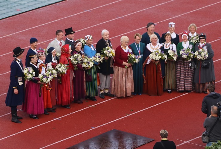 Foto mirkļi no deju lielkoncerta «Es atvēru Laimas dārzu» - XIII Latvijas Skolu jaunatnes dziesmu un deju svētki Foto mirkļi no deju lielkoncerta «Es atvēru Laimas dārzu» - XIII Latvijas Skolu jaunatnes dziesmu un deju svētki 373585
