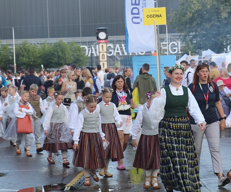 Foto mirkļi no deju lielkoncerta «Es atvēru Laimas dārzu» - XIII Latvijas Skolu jaunatnes dziesmu un deju svētki Foto mirkļi no deju lielkoncerta «Es atvēru Laimas dārzu» - XIII Latvijas Skolu jaunatnes dziesmu un deju svētki 373613