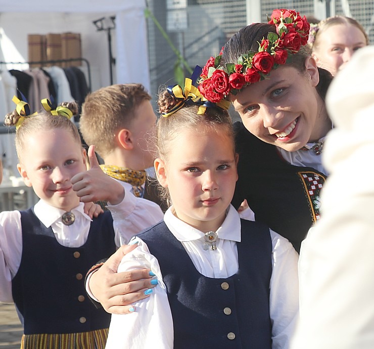 Foto mirkļi no deju lielkoncerta «Es atvēru Laimas dārzu» - XIII Latvijas Skolu jaunatnes dziesmu un deju svētki Foto mirkļi no deju lielkoncerta «Es atvēru Laimas dārzu» - XIII Latvijas Skolu jaunatnes dziesmu un deju svētki 373616