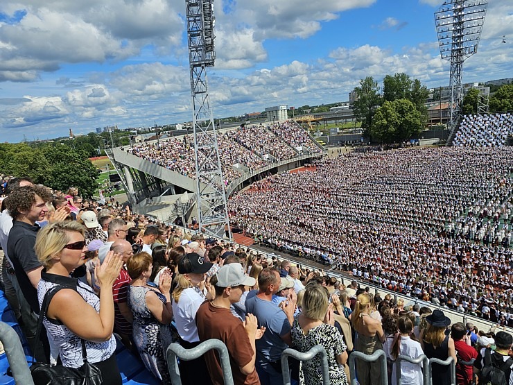 Foto mirkļi no deju lielkoncerta «Es atvēru Laimas dārzu» - XIII Latvijas Skolu jaunatnes dziesmu un deju svētki Foto mirkļi no deju lielkoncerta «Es atvēru Laimas dārzu» - XIII Latvijas Skolu jaunatnes dziesmu un deju svētki 373587