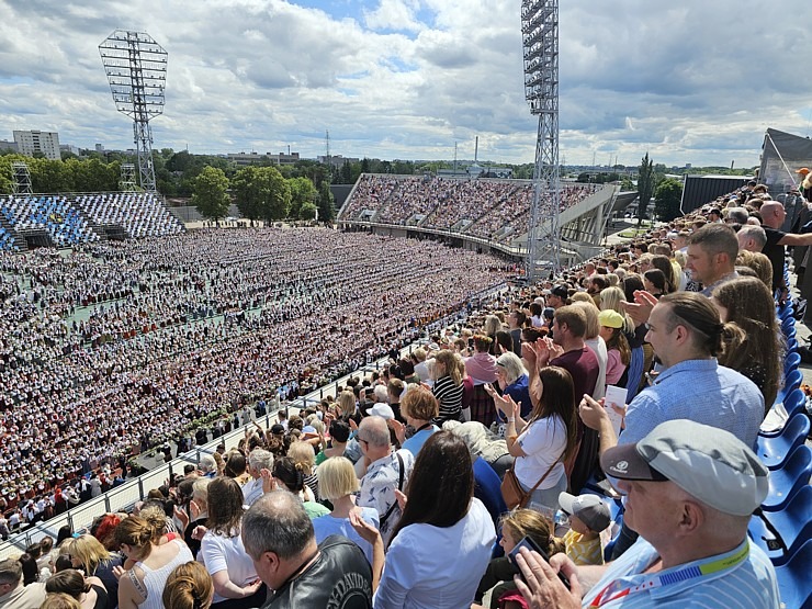 Foto mirkļi no deju lielkoncerta «Es atvēru Laimas dārzu» - XIII Latvijas Skolu jaunatnes dziesmu un deju svētki Foto mirkļi no deju lielkoncerta «Es atvēru Laimas dārzu» - XIII Latvijas Skolu jaunatnes dziesmu un deju svētki 373590