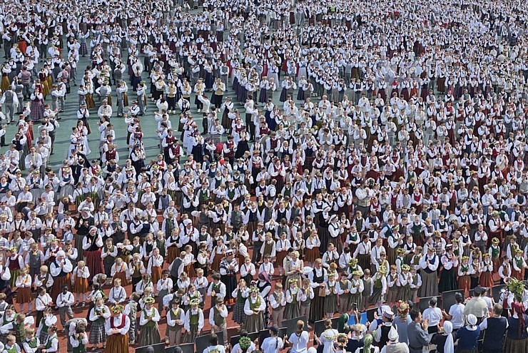Foto mirkļi no deju lielkoncerta «Es atvēru Laimas dārzu» - XIII Latvijas Skolu jaunatnes dziesmu un deju svētki Foto mirkļi no deju lielkoncerta «Es atvēru Laimas dārzu» - XIII Latvijas Skolu jaunatnes dziesmu un deju svētki 373591