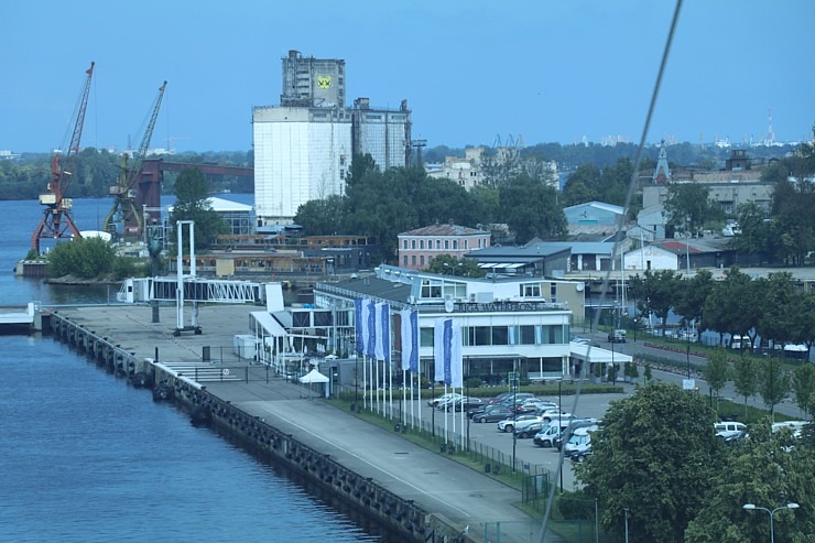 Rīgas pasažieru ostā pirmo reizi ienāk luksusa kruīza kuģis «Oceania Vista» ar 1200 pasažieru vietām Rīgas pasažieru ostā pirmo reizi ienāk luksusa kruīza kuģis «Oceania Vista» ar 1200 pasažieru vietām 373677