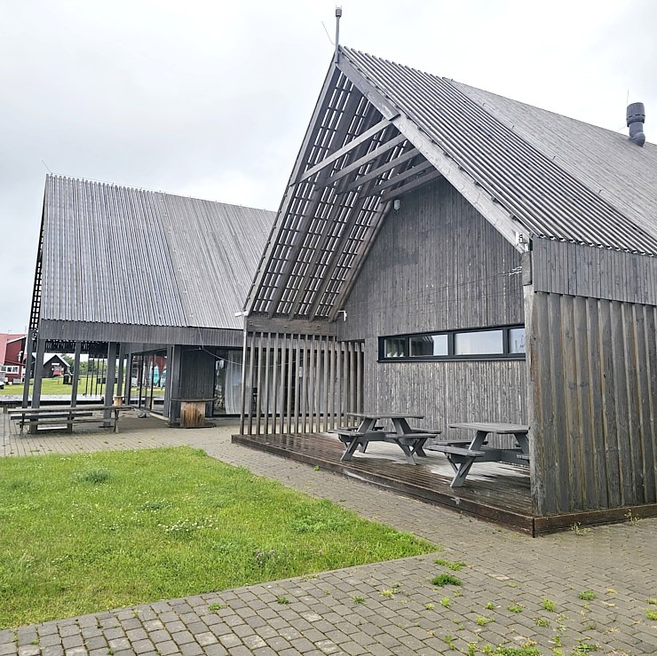 Igauņu Hījumā salā ir vairākas nelielas ostas, kas kalpo vietējiem un tūristiem 373834