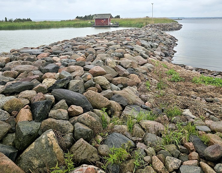 Igauņu Hījumā salā ir vairākas nelielas ostas, kas kalpo vietējiem un tūristiem 373829