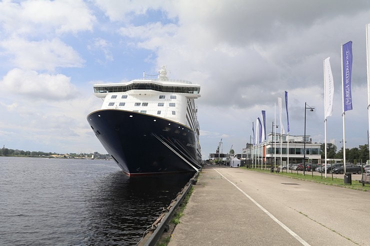 Rīgā pirmo reizi ienāk luksus kruīzu kuģis «Spirit of Adventure», kas pieder britu kompānijai «Saga Cruises» Rīgā pirmo reizi ienāk luksus kruīzu kuģis «Spirit of Adventure», kas pieder britu kompānijai «Saga Cruises» 373867