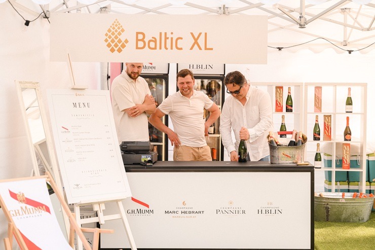 «L’elegante Pop-Up Picnic» – Baltā vasaras tradīcija, kas Rīgu iedvesmo jau vienpadsmito gadu 373922