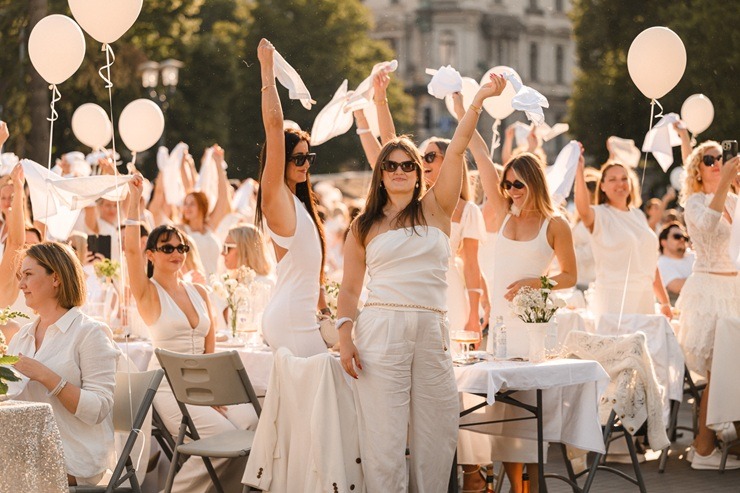 «L’elegante Pop-Up Picnic» – Baltā vasaras tradīcija, kas Rīgu iedvesmo jau vienpadsmito gadu 373925