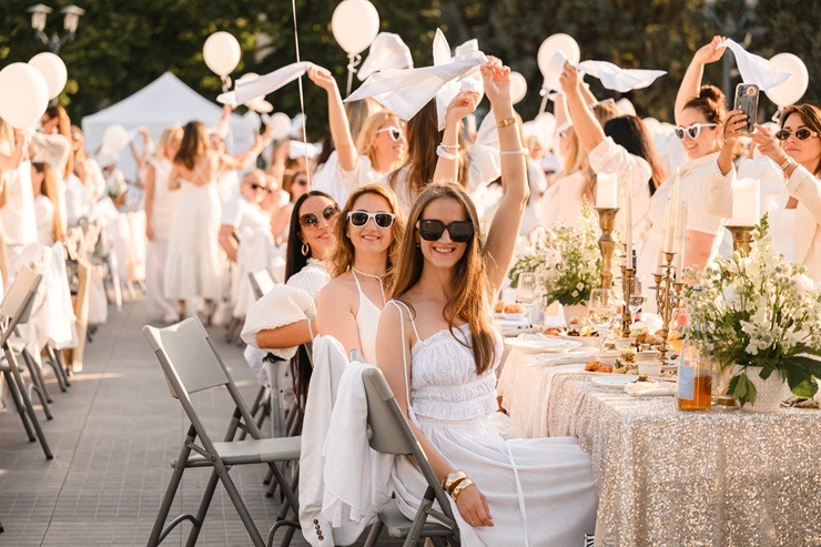 «L’elegante Pop-Up Picnic» – Baltā vasaras tradīcija, kas Rīgu iedvesmo jau vienpadsmito gadu 373926