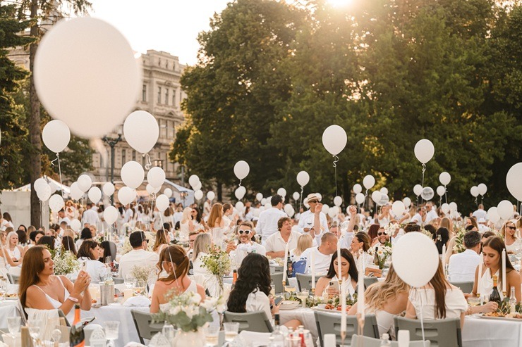 «L’elegante Pop-Up Picnic» – Baltā vasaras tradīcija, kas Rīgu iedvesmo jau vienpadsmito gadu 373932