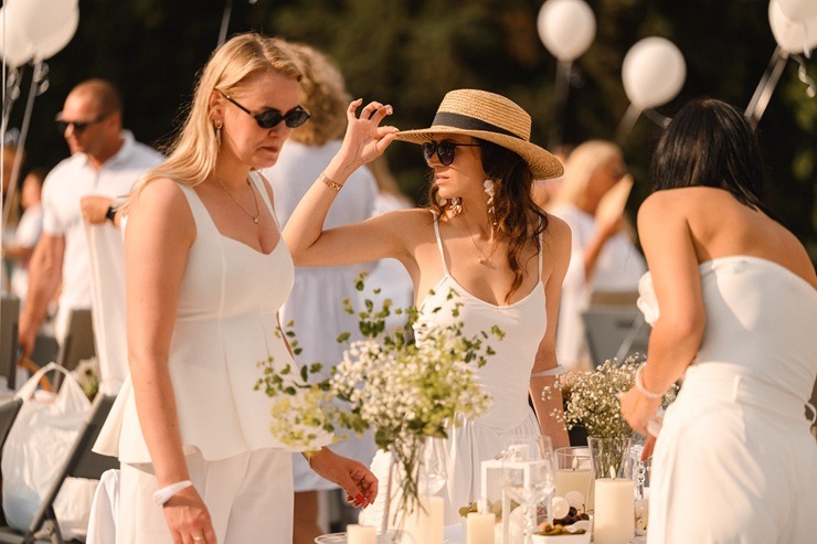 «L’elegante Pop-Up Picnic» – Baltā vasaras tradīcija, kas Rīgu iedvesmo jau vienpadsmito gadu 373916