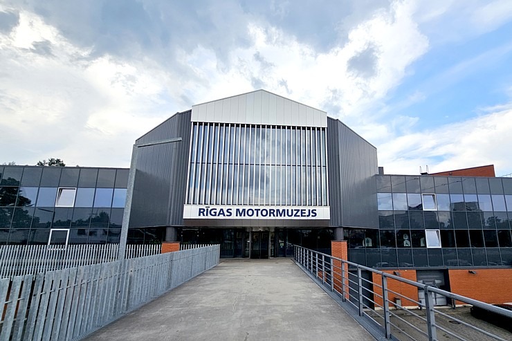 Rīgas Motormuzejā atklāj unikālu izstādi «Skaistuma trajektorijas» 373933