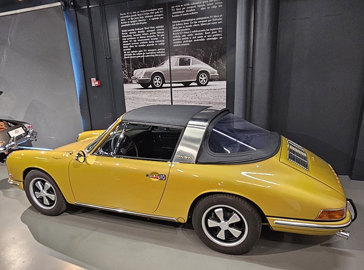 Rīgas Motormuzejā atklāj unikālu izstādi «Skaistuma trajektorijas» 373942