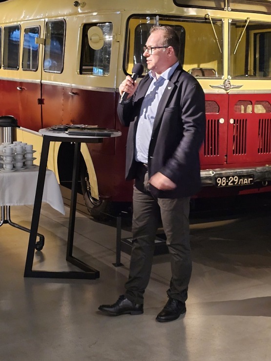 Rīgas Motormuzejā atklāj unikālu izstādi «Skaistuma trajektorijas» 373939