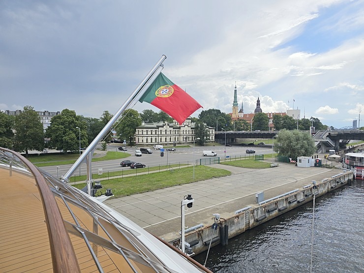 Rīgā pirmo reizi ienāk luksusa ekspedīciju kruīzu kuģis «World Traveller» zem Portugāles karoga 374161