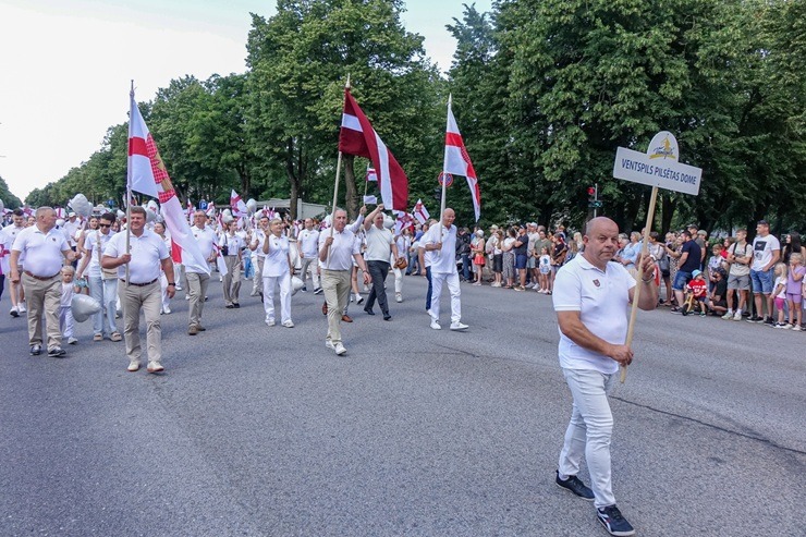 Ar košu gājienu Ventspils sāk vērienīgas svētku svinības 374522