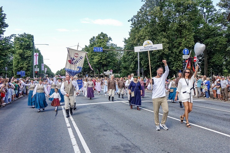 Ar košu gājienu Ventspils sāk vērienīgas svētku svinības 374523