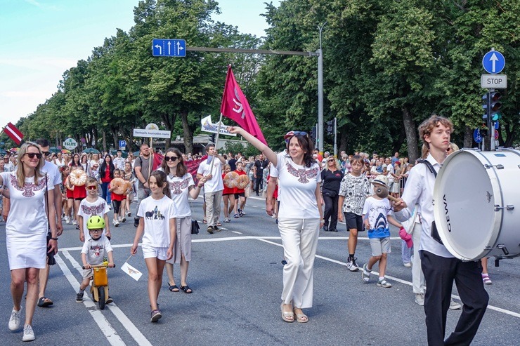 Ar košu gājienu Ventspils sāk vērienīgas svētku svinības 374524