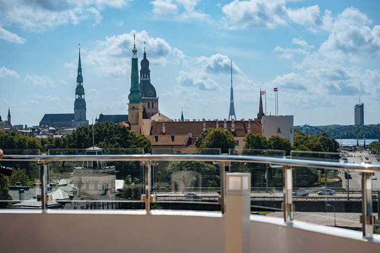 Rīgā ienāk pasaules slavenā zīmola «The Ritz-Carlton Yacht Collection» superjahta «ILMA». Foto: Valdis Skudre Rīgā ienāk pasaules slavenā zīmola «The Ritz-Carlton Yacht Collection» superjahta «ILMA». Foto: Valdis Skudre 374630