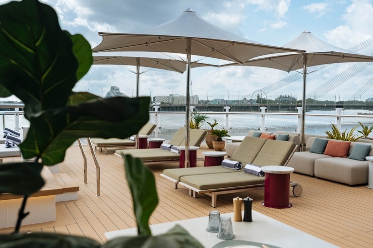 Rīgā ienāk pasaules slavenā zīmola «The Ritz-Carlton Yacht Collection» superjahta «ILMA». Foto: Valdis Skudre Rīgā ienāk pasaules slavenā zīmola «The Ritz-Carlton Yacht Collection» superjahta «ILMA». Foto: Valdis Skudre 374632