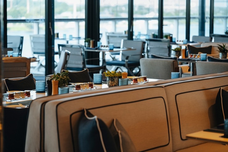 Rīgā ienāk pasaules slavenā zīmola «The Ritz-Carlton Yacht Collection» superjahta «ILMA». Foto: Valdis Skudre Rīgā ienāk pasaules slavenā zīmola «The Ritz-Carlton Yacht Collection» superjahta «ILMA». Foto: Valdis Skudre 374645
