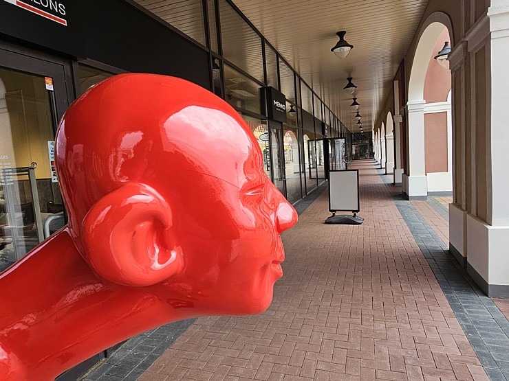Apmeklējam modernu iepirkšanās ciematu «Via Jurmala Outlet Village» 374809