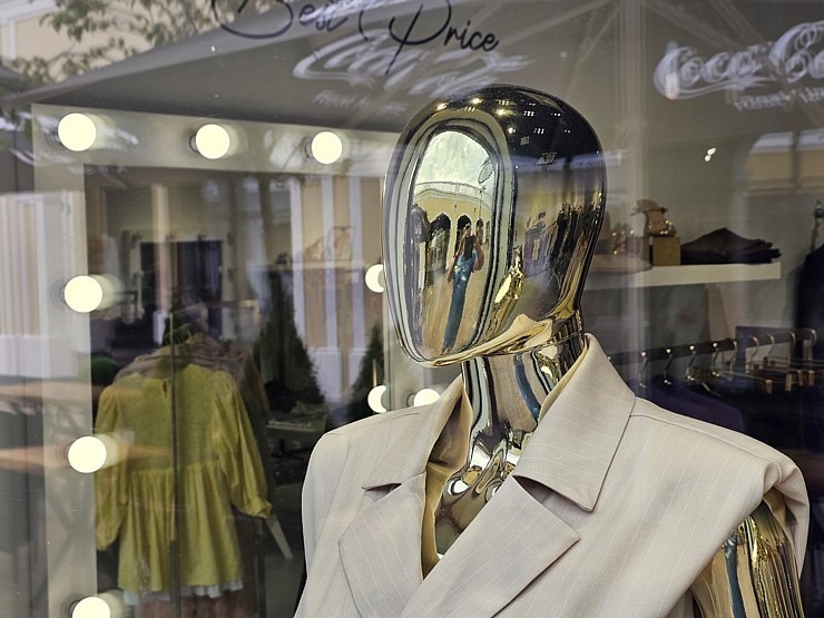 Apmeklējam modernu iepirkšanās ciematu «Via Jurmala Outlet Village» 374810