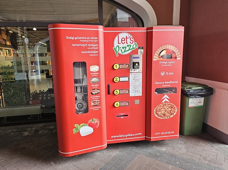 Apmeklējam modernu iepirkšanās ciematu «Via Jurmala Outlet Village» 374813