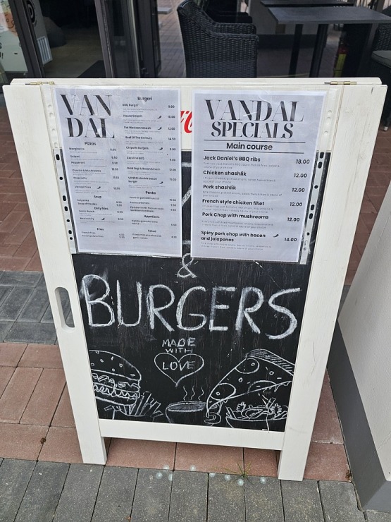 Apmeklējam modernu iepirkšanās ciematu «Via Jurmala Outlet Village» 374819