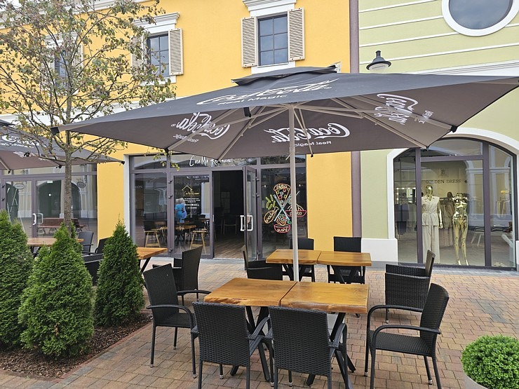 Apmeklējam modernu iepirkšanās ciematu «Via Jurmala Outlet Village» 374820