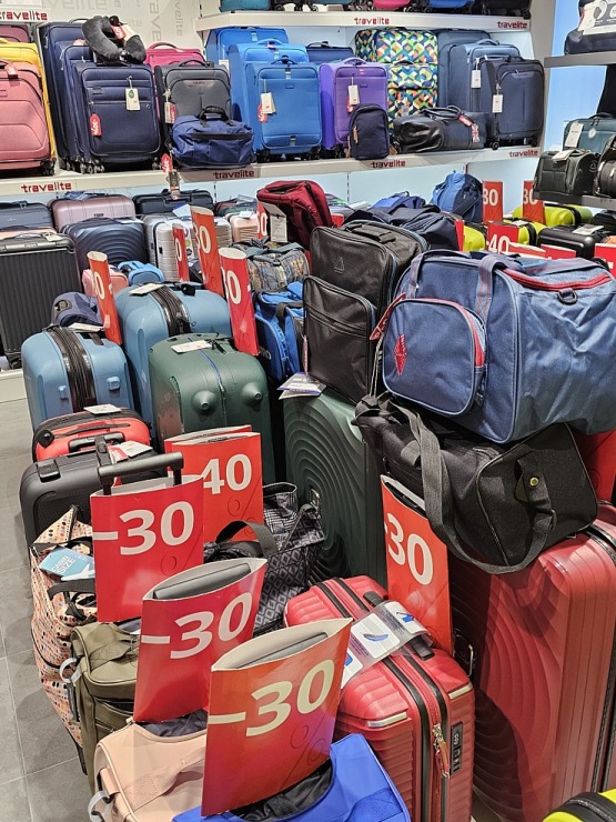 Apmeklējam modernu iepirkšanās ciematu «Via Jurmala Outlet Village» 374822