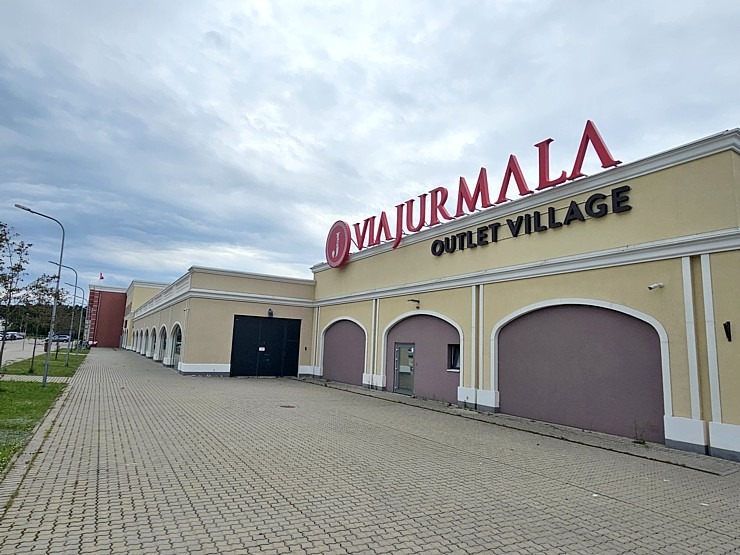Apmeklējam modernu iepirkšanās ciematu «Via Jurmala Outlet Village» 374826
