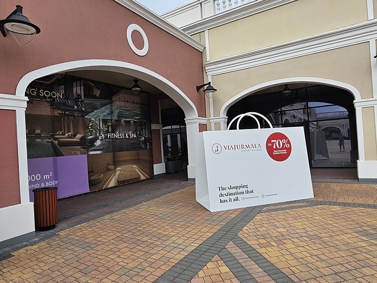 Apmeklējam modernu iepirkšanās ciematu «Via Jurmala Outlet Village» 374805
