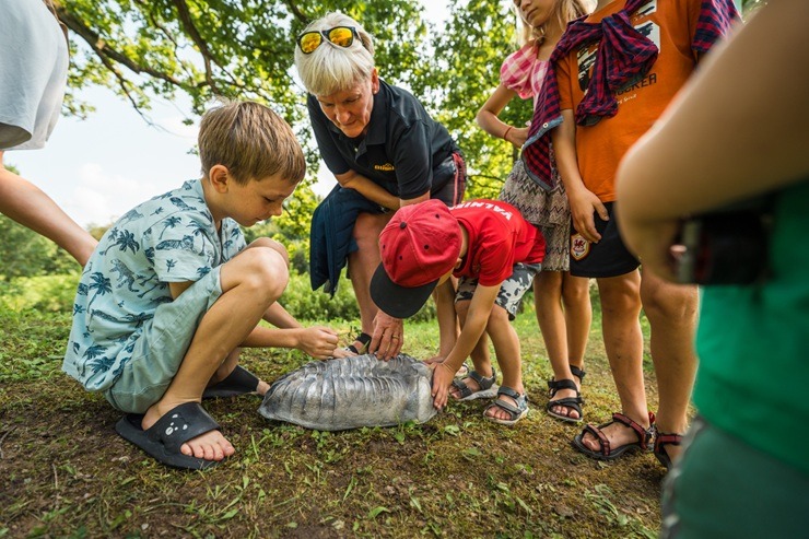 Grobiņā pie Ālandes upes atklāta nodibinājuma «Nodibinājums Liepāja 2027» veidotā vides mākslas taka «Aci pret aci ar dabisko» Grobiņā pie Ālandes upes atklāta nodibinājuma «Nodibinājums Liepāja 2027» veidotā vides mākslas taka «Aci pret aci ar dabisko» 375098