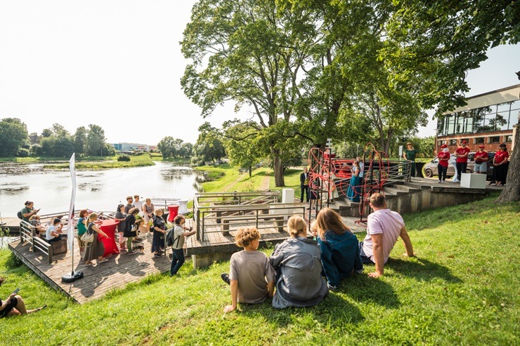 Grobiņā pie Ālandes upes atklāta nodibinājuma «Nodibinājums Liepāja 2027» veidotā vides mākslas taka «Aci pret aci ar dabisko» Grobiņā pie Ālandes upes atklāta nodibinājuma «Nodibinājums Liepāja 2027» veidotā vides mākslas taka «Aci pret aci ar dabisko» 375083