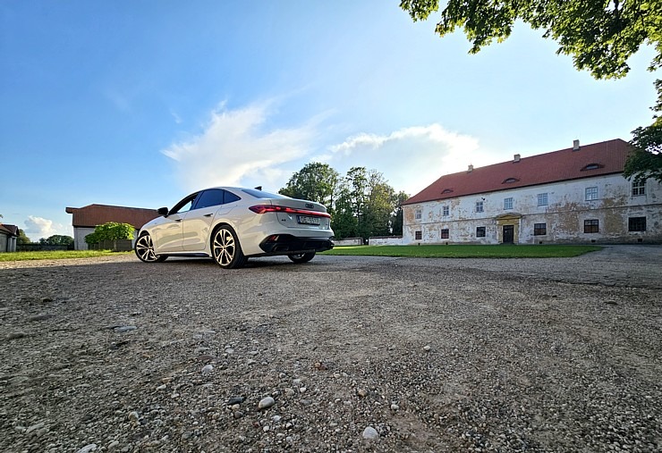 Ar jauno «Audi A5 Sedan e-hybrid» ceļojam uz Nurmuižas pili Talsu novadā 375156