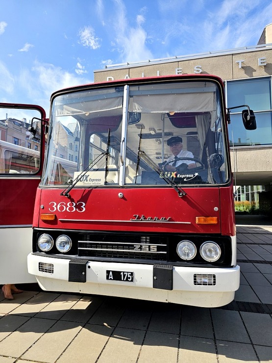 Retro autobusu festivāls - «Lux Express Latvia» atzīmē 30 gadu jubileju pasažieru pārvadājumu jomā 375412