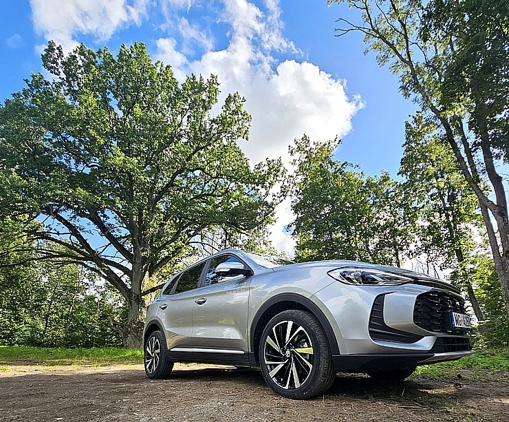 Ar jauno «MG ZS Hybrid+» apmeklējam milzīgo Mīlestības ozolu Limbažu novadā 375582