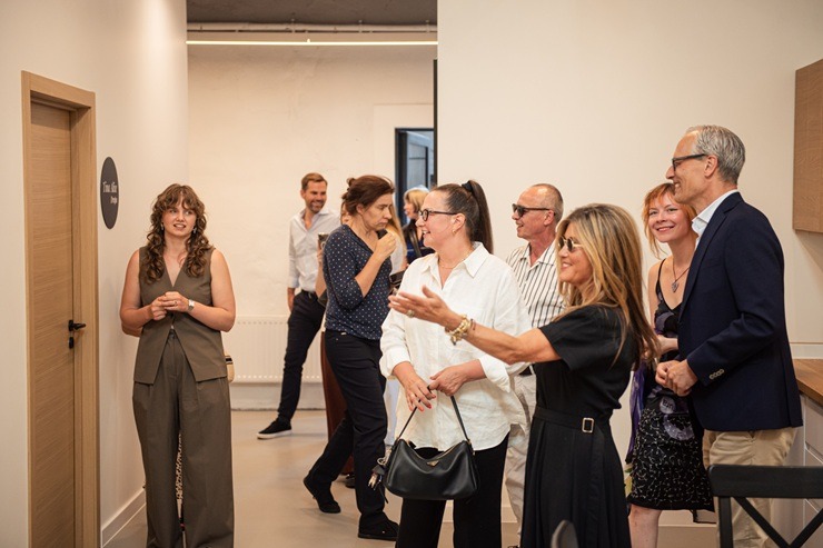 Rīgā, SPORTA 2 kvartālā atklāta «Linstow Art Award» mākslas studija 375745