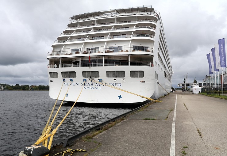 Rīgas ostā pirmo reizi ienāk ASV luksus klases kruizu kuģis « Seven Seas Mariner » 375845