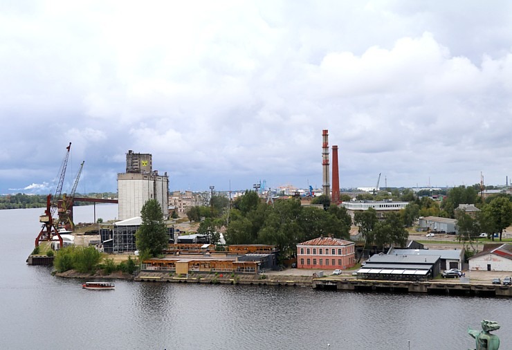 Rīgas ostā pirmo reizi ienāk ASV luksus klases kruizu kuģis « Seven Seas Mariner » 375846