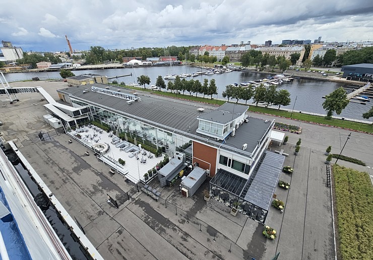 Rīgas ostā pirmo reizi ienāk ASV luksus klases kruizu kuģis « Seven Seas Mariner » 375848