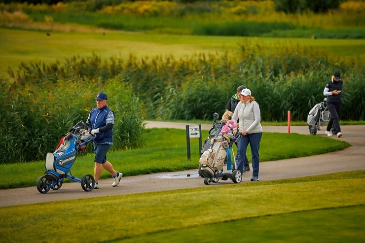 «Jurmala Golf Club & Hotel» ar Turcijas viesnīcu tīklu «Maxx Royal Resorts» rīko golfa turnīru Piņķos. Foto: Igors Timofejevs «Jurmala Golf Club & Hotel» ar Turcijas viesnīcu tīklu «Maxx Royal Resorts» rīko golfa turnīru Piņķos. Foto: Igors Timofejevs 375989