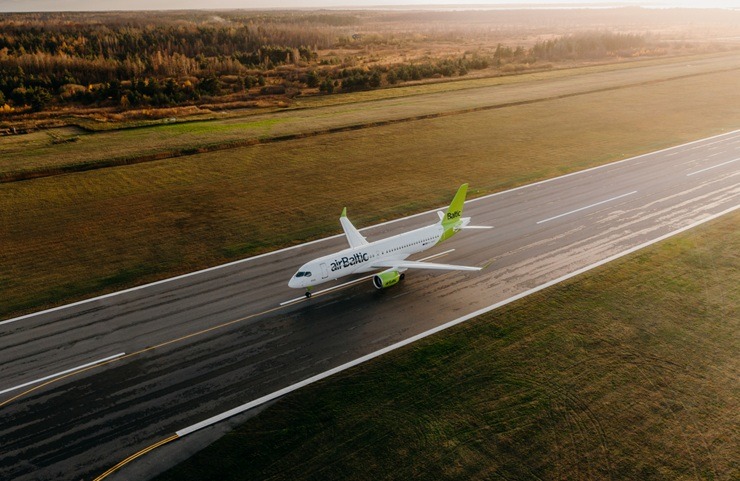 Latvijas nacionālās lidsabiedrības «airBaltic» 30 gadi bildēs 376036