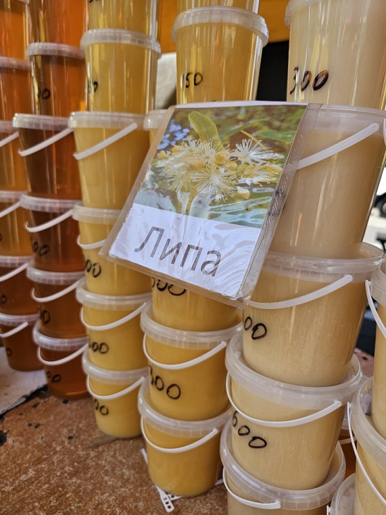 Apmeklējam Kijevas nomales zemnieku tirdziņu (100 grivnas = 2 eiro) sadarbībā ar «Sixt Latvija» 376133